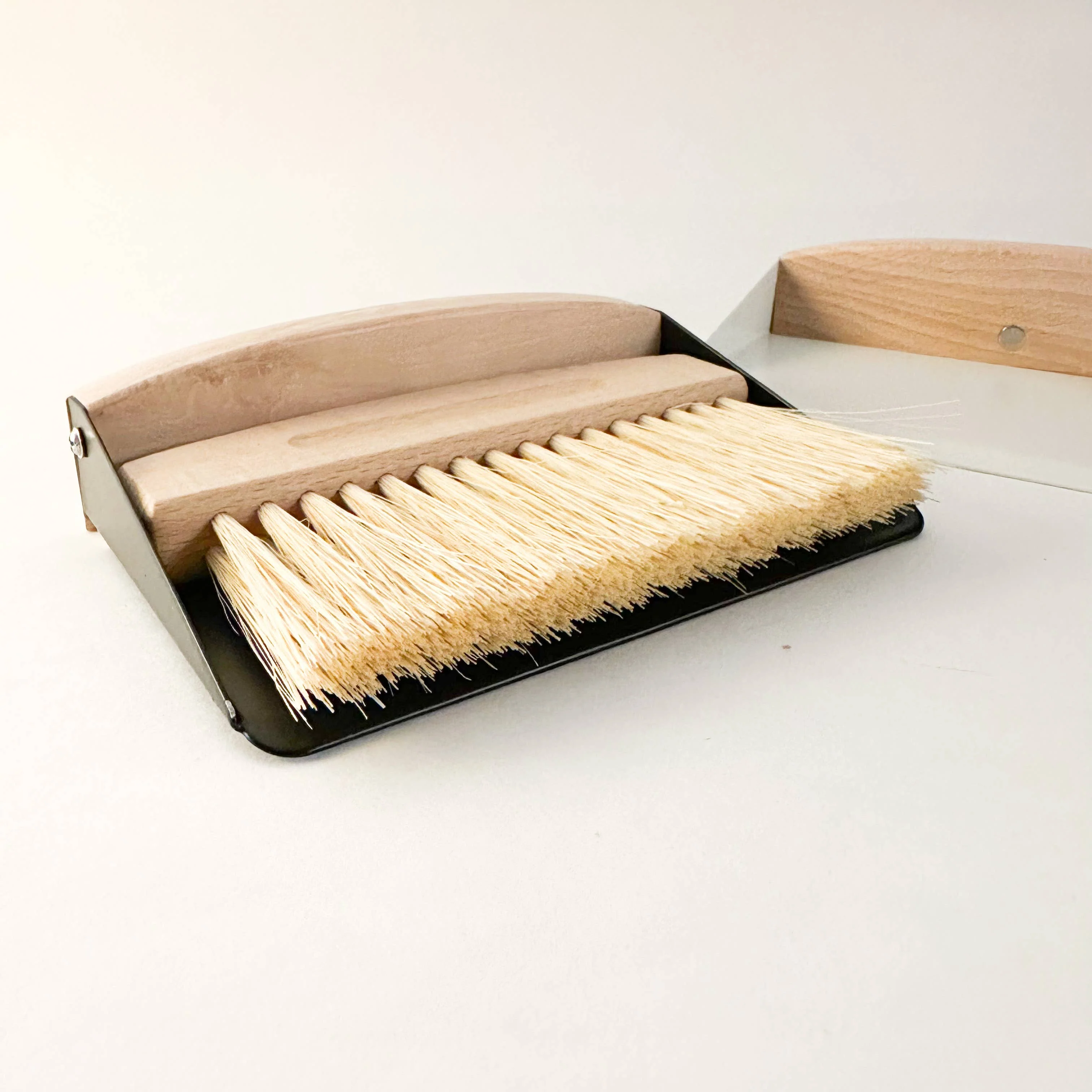 Mini Magnetic Broom & Dustpan Set - Image 3