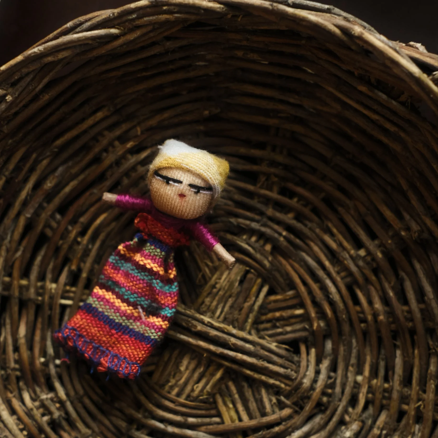 Traditional Guatemalan Single Worry Doll - Image 2